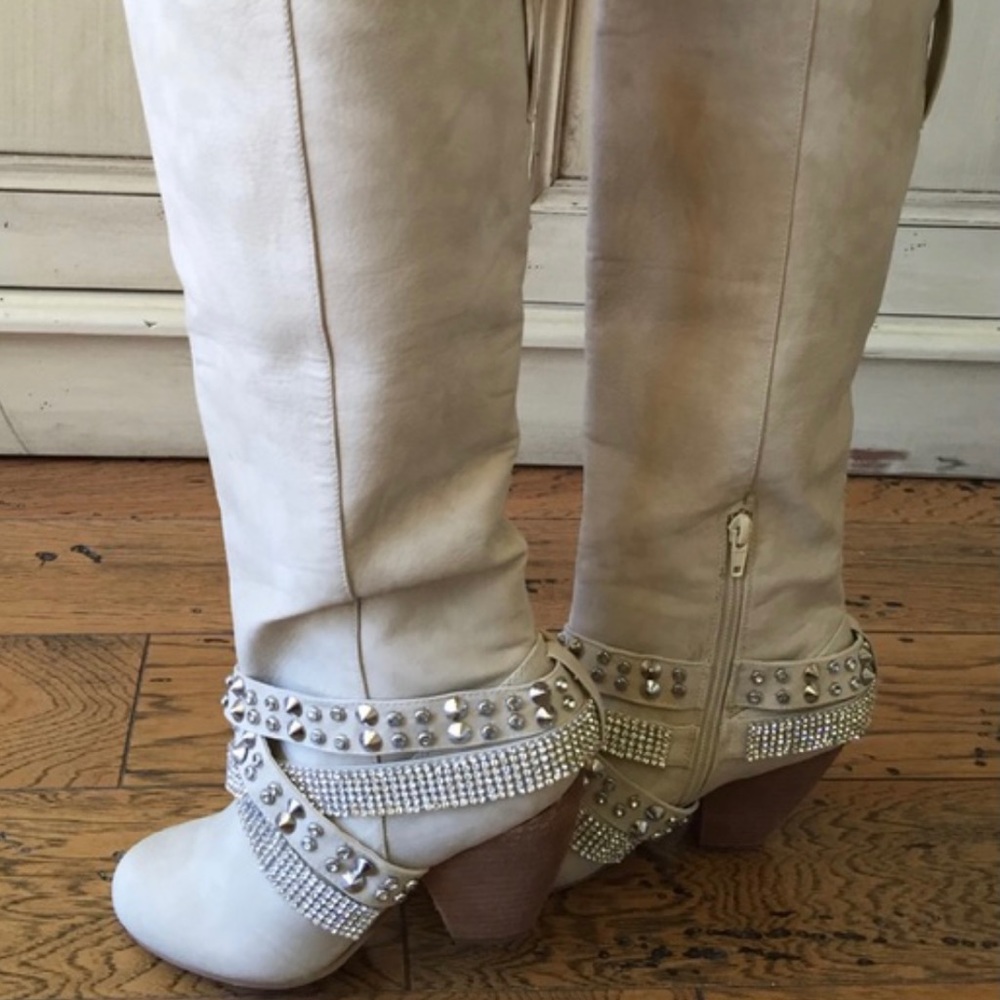 Not rated boots from the buckle